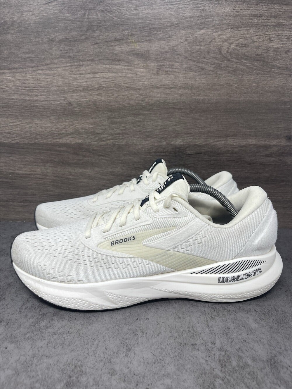 Brooks Adrenaline GTS 24 Coconut White Size 10 Mens D Running Stability Shoes